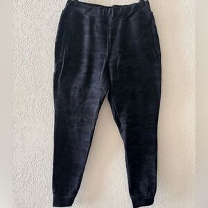 ALPHALETE Black Camo Joggers Sweatpants Women’s Size Large